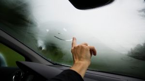 علت بخار گرفتن شیشه خودرو