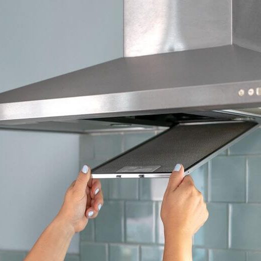 Remove-your-filters-from-the-range-hood تمیز کردن هود آشپزخانه