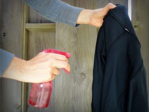 صاف کردن لباس بدون اتو با اسپری ضدچروک مکس نیت