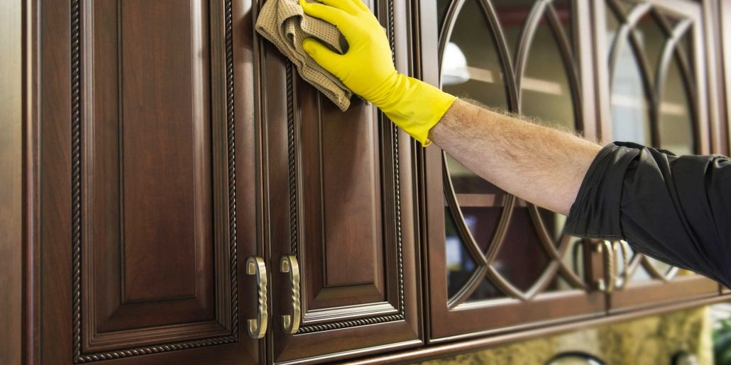 تمیز کردن کابینت‌ها