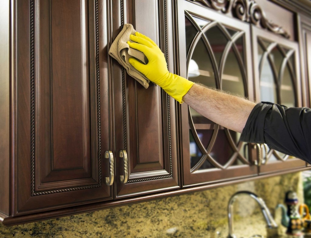 تمیز کردن کابینت‌ها