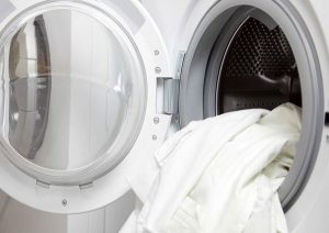 بهترین روش شستن پرده حریر در لباسشویی