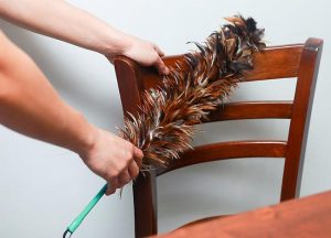 تمیز کردن مبلمان چوبی