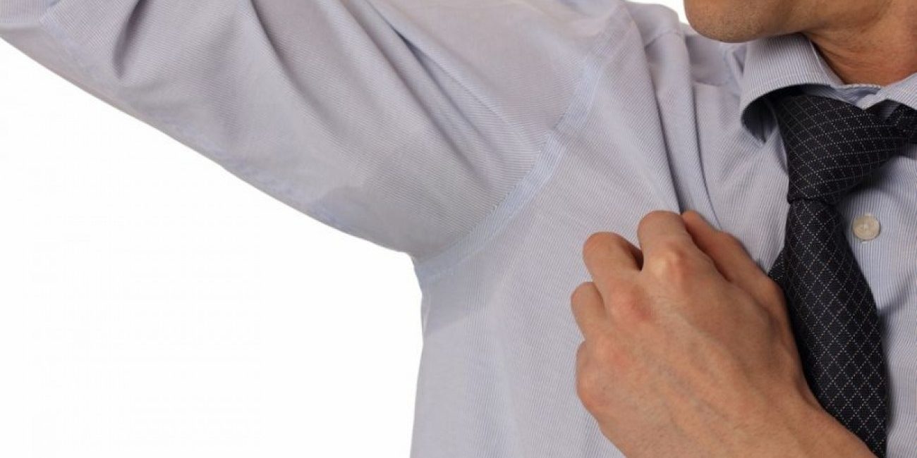 تمیز کردن لکه زردی زیربغل لباس
