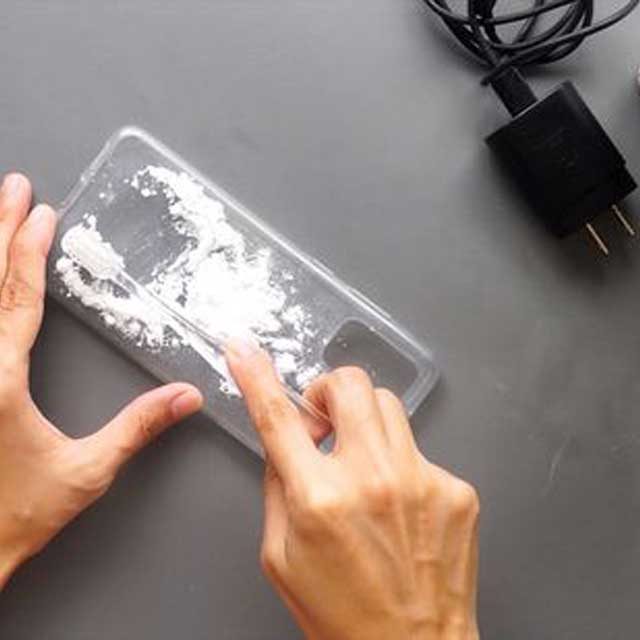 تمیز کردن قاب گوشی تمیز کردن قاب گوشی